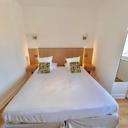 Les Deux Coteaux Hotel