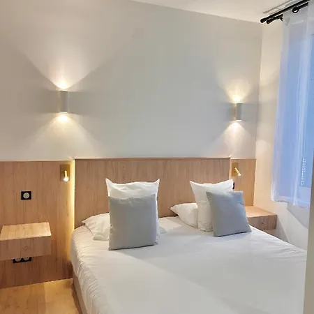 Les Deux Coteaux Otel 3*