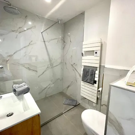 Les Deux Coteaux Otel