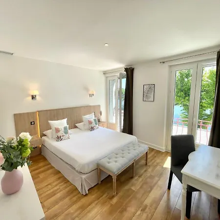 Les Deux Coteaux 호텔 3*